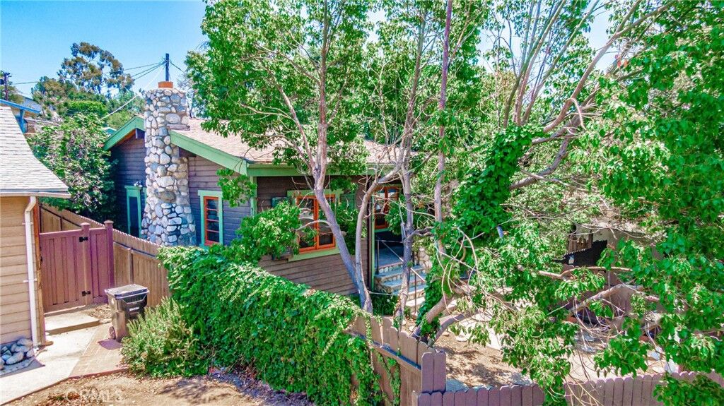 Property Photo:  812 N Avenue 64  CA 90042 