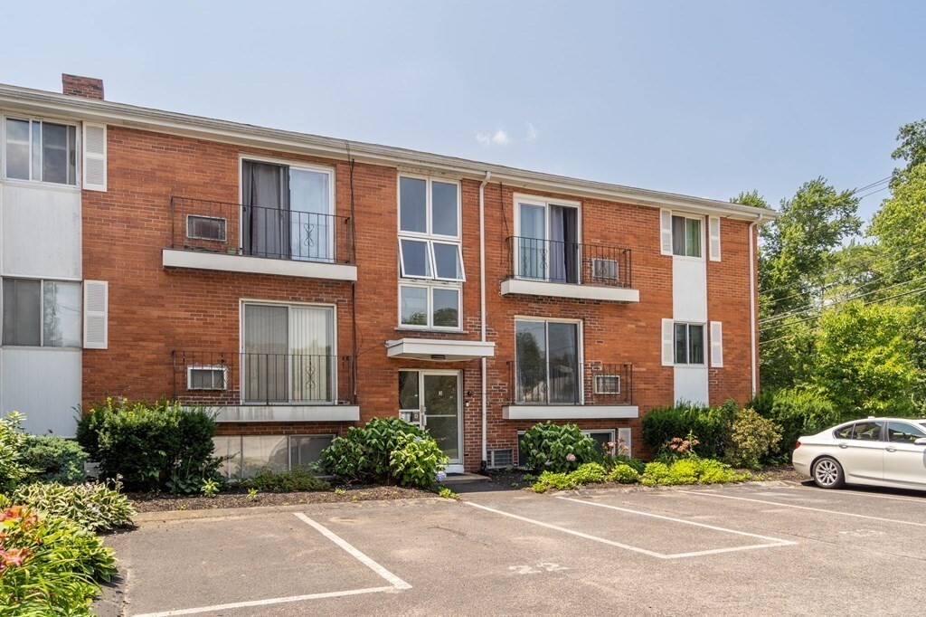 Property Photo: 3 Endicott St 4 MA 02062