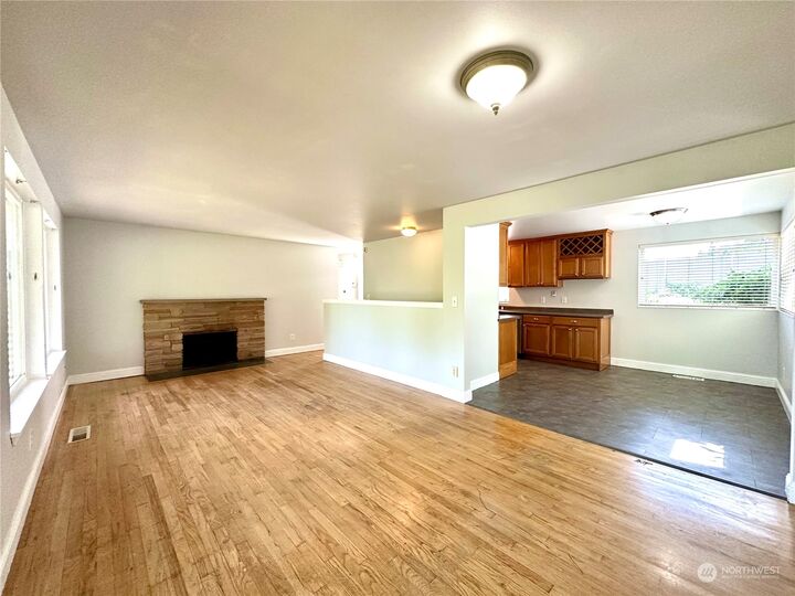 Property Photo:  3221 Meadow Avenue N  WA 98056 