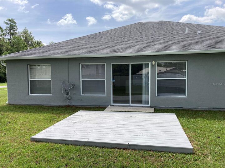 Property Photo: 902 Cambridge Court FL 34758