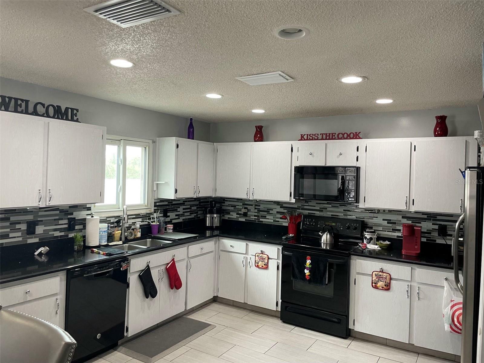 Property Photo:  6909 Drury Street  FL 33635 