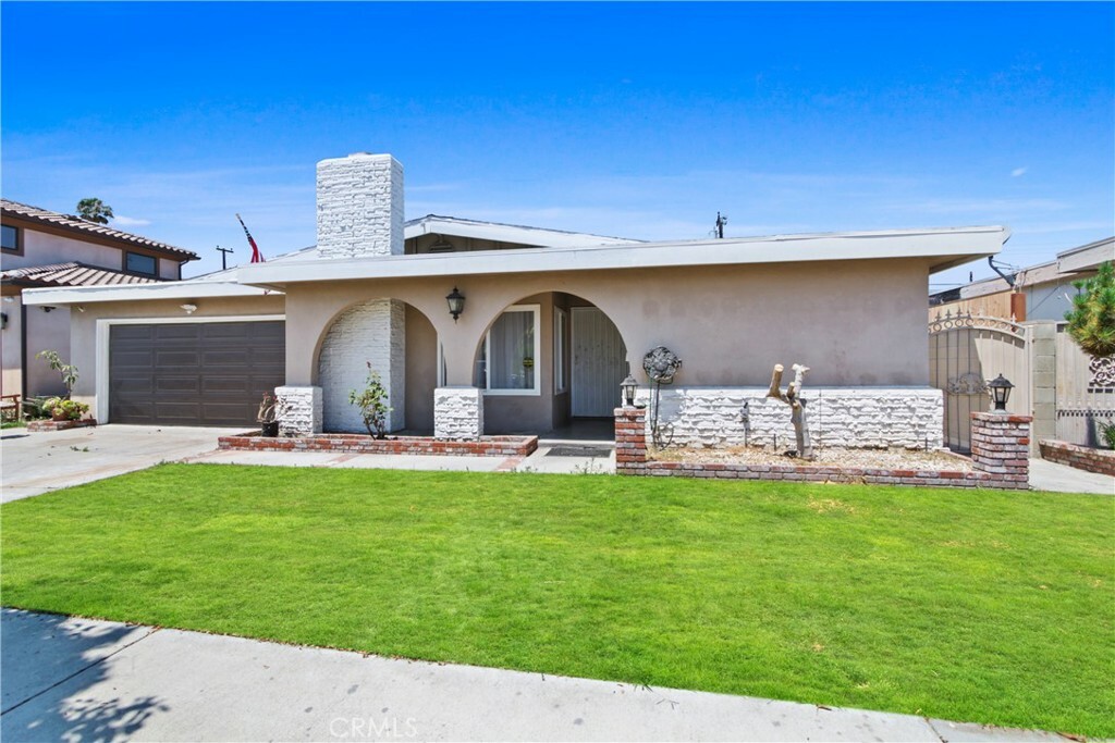 Property Photo: 14611 Wakefield Street CA 92683