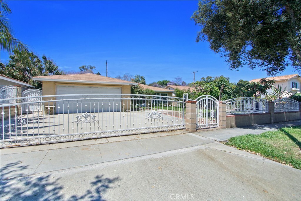 3001 W Elder Avenue  Santa Ana CA 92704 photo