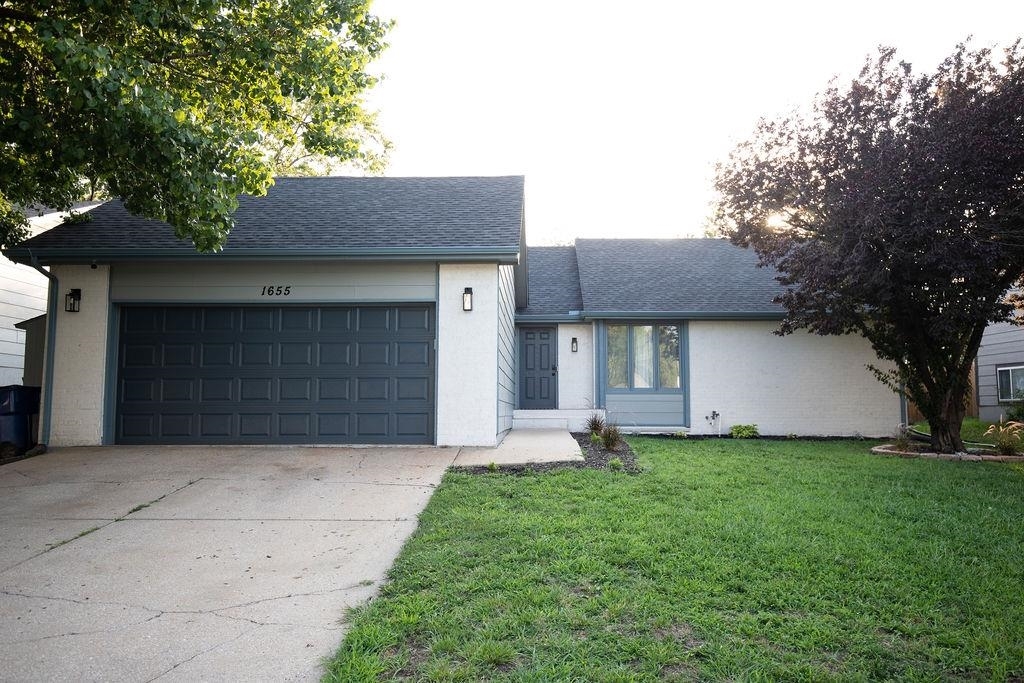 Property Photo:  1655 S Red Oaks St  KS 67207 