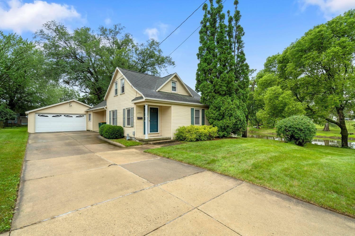 Property Photo: 201 4th St SE IA 50644