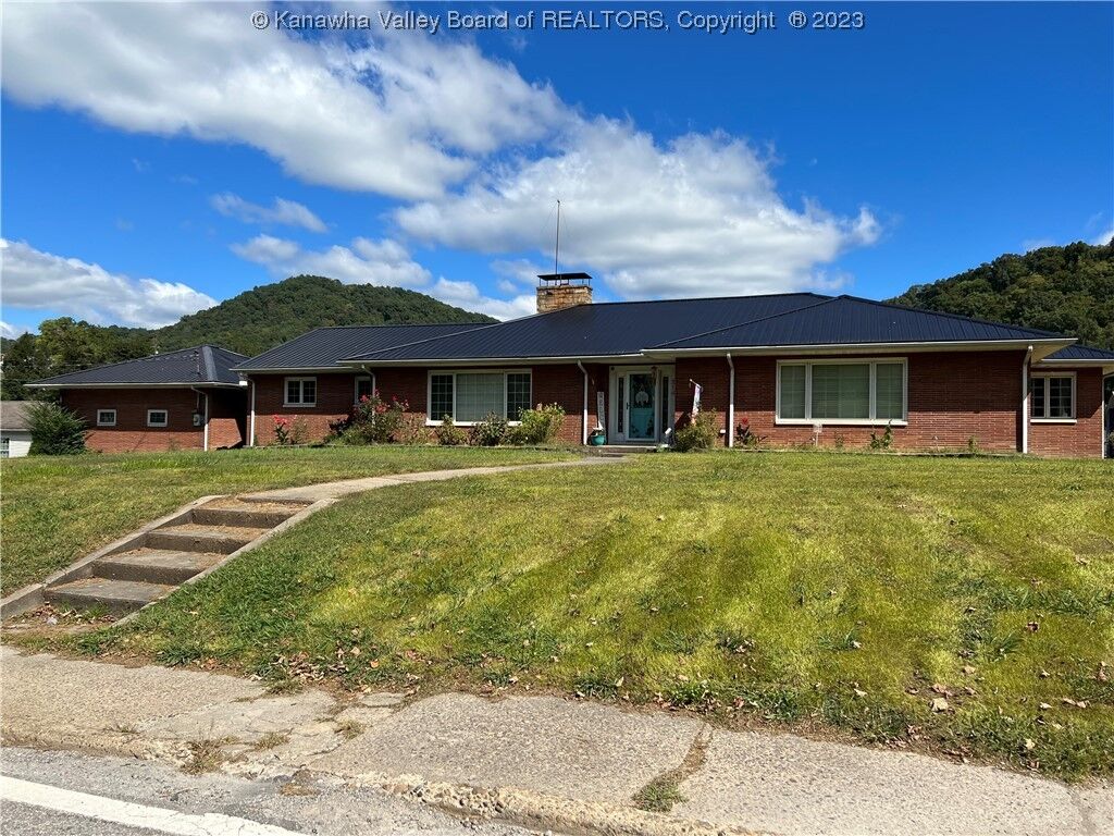 Property Photo: 214 Madison Avenue WV 25130