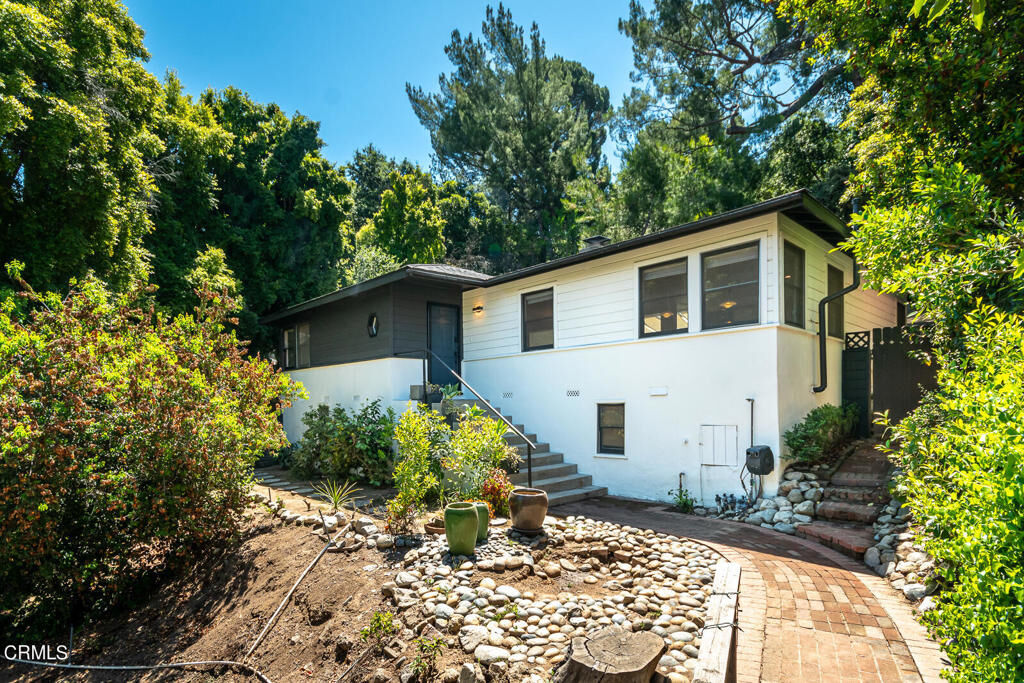 Property Photo: 2057 Hilldale Drive CA 91011