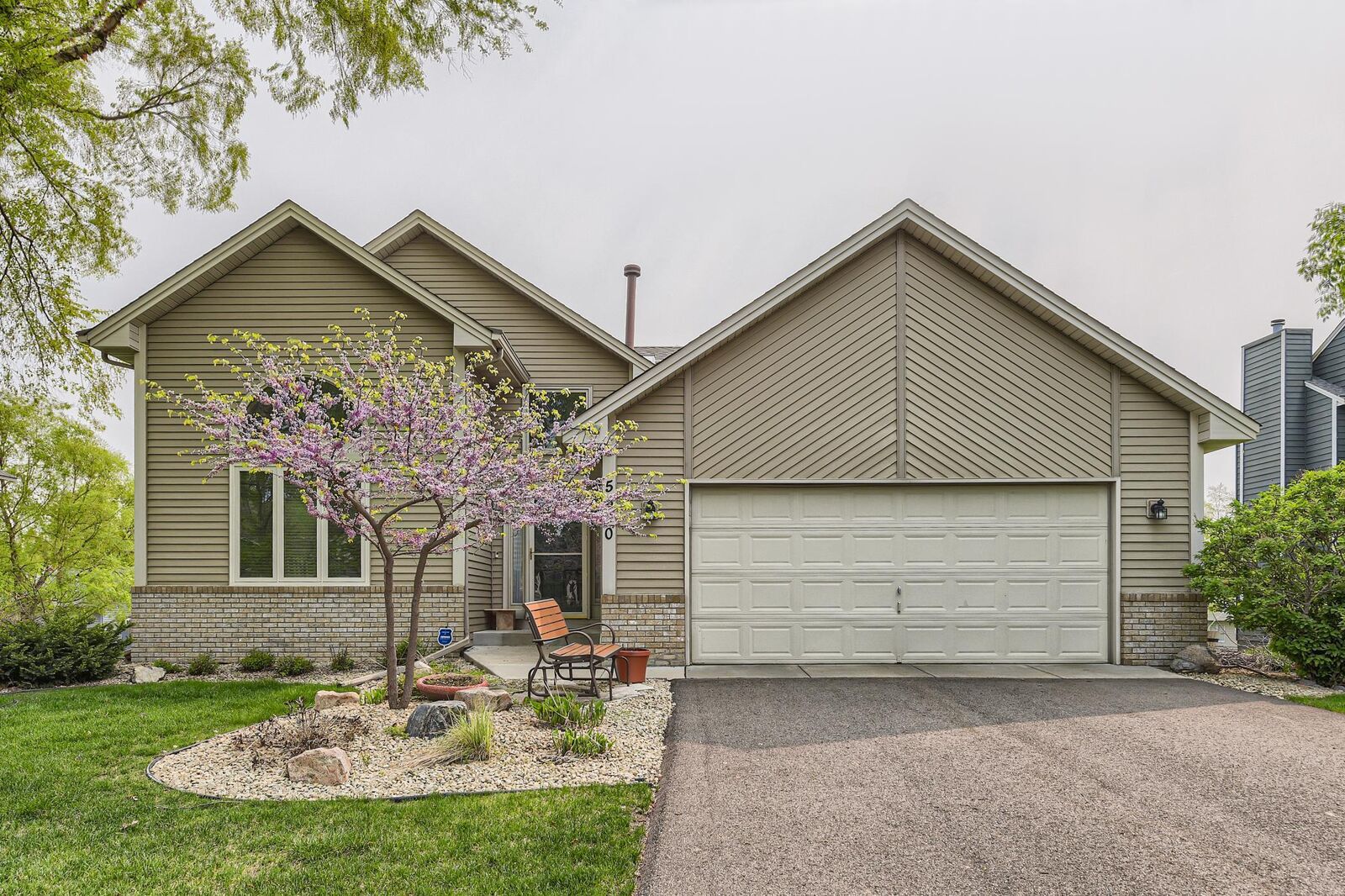 Property Photo: 5530 Underwood Lane N MN 55442