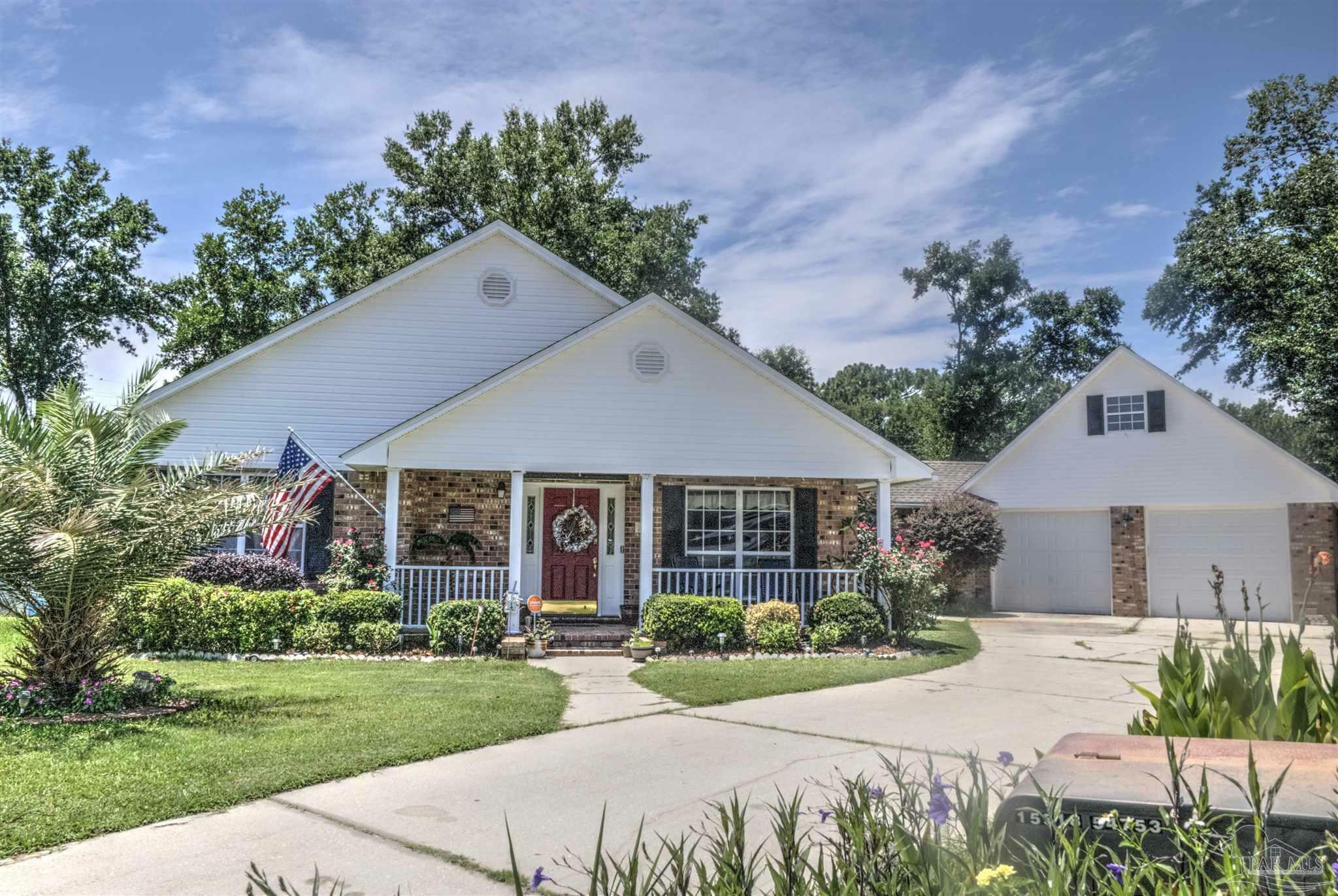 Property Photo: 5041 Leesway Cir FL 32504