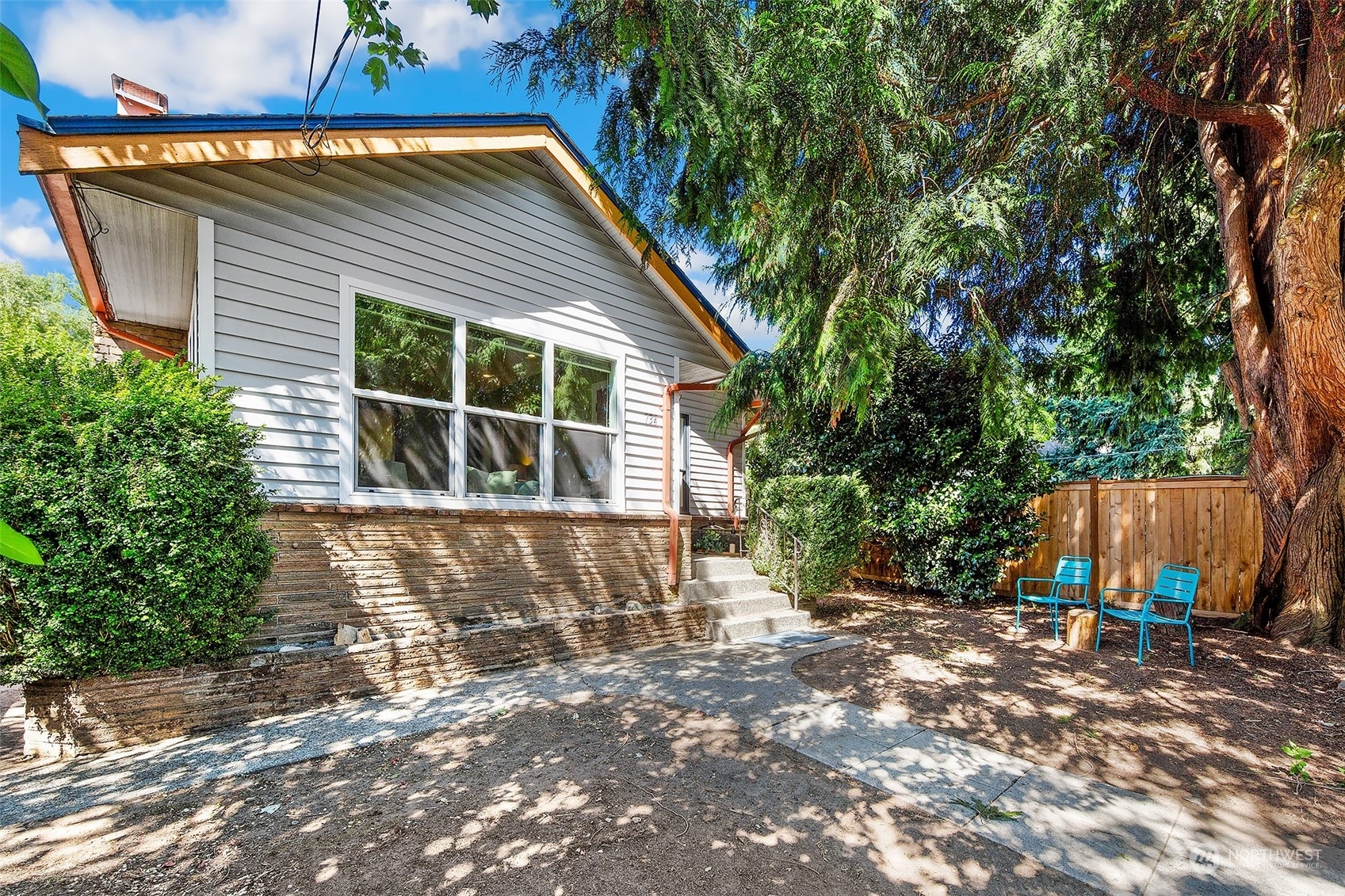 Property Photo:  734 N 104th Street  WA 98133 