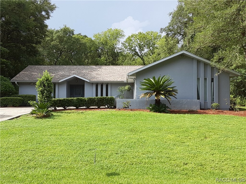 Property Photo:  630 W Keller Street  FL 34442 