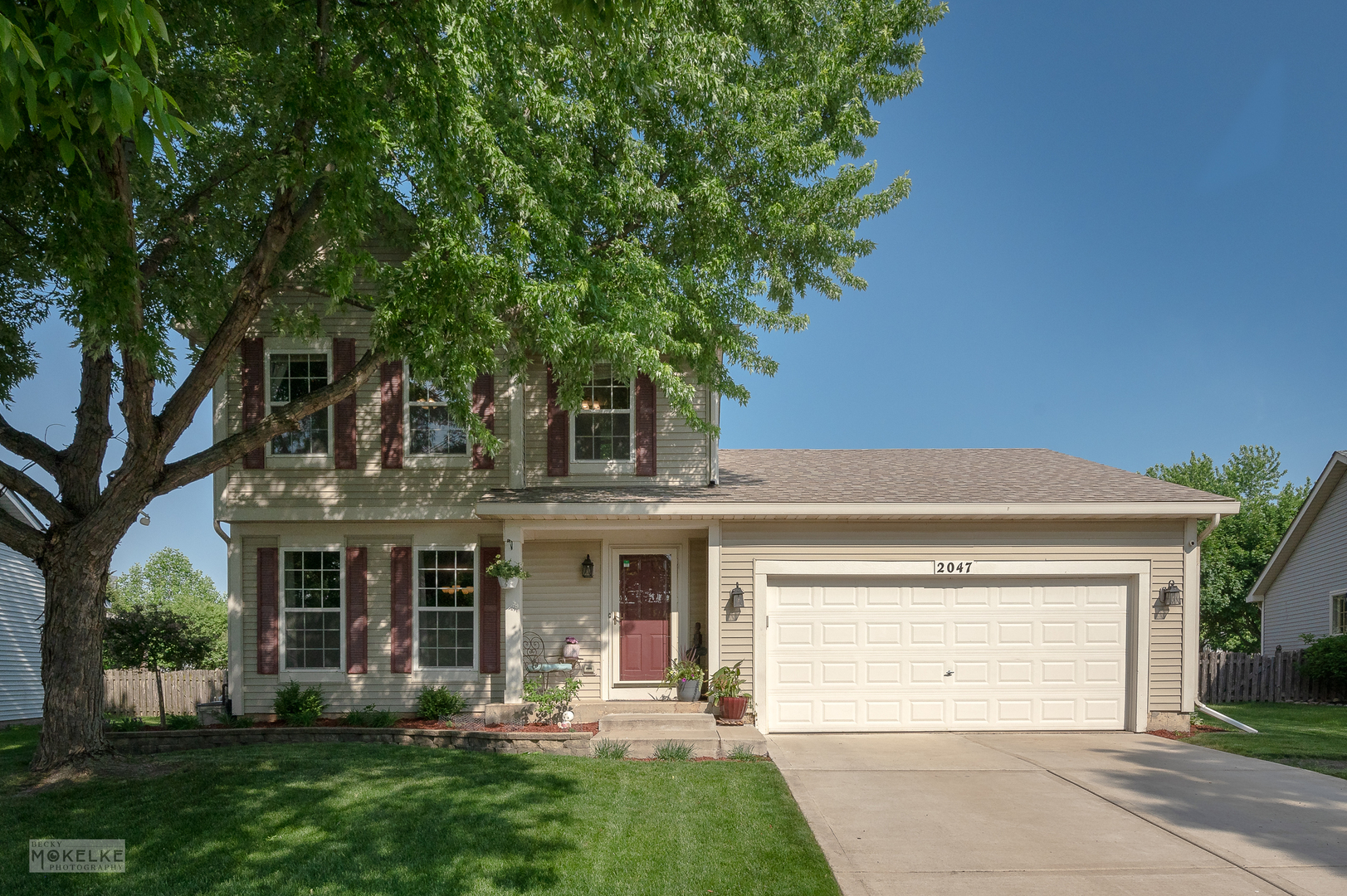 Property Photo:  2047 Matthew Drive  IL 60538 