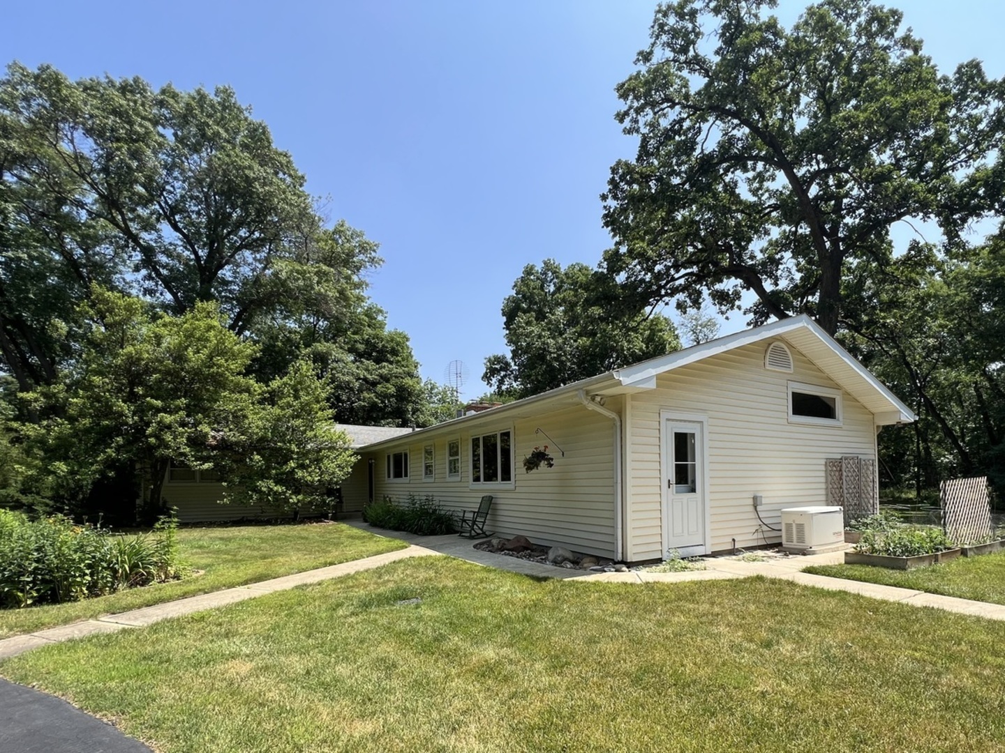 Property Photo:  0N525 Indian Knoll Road  IL 60185 