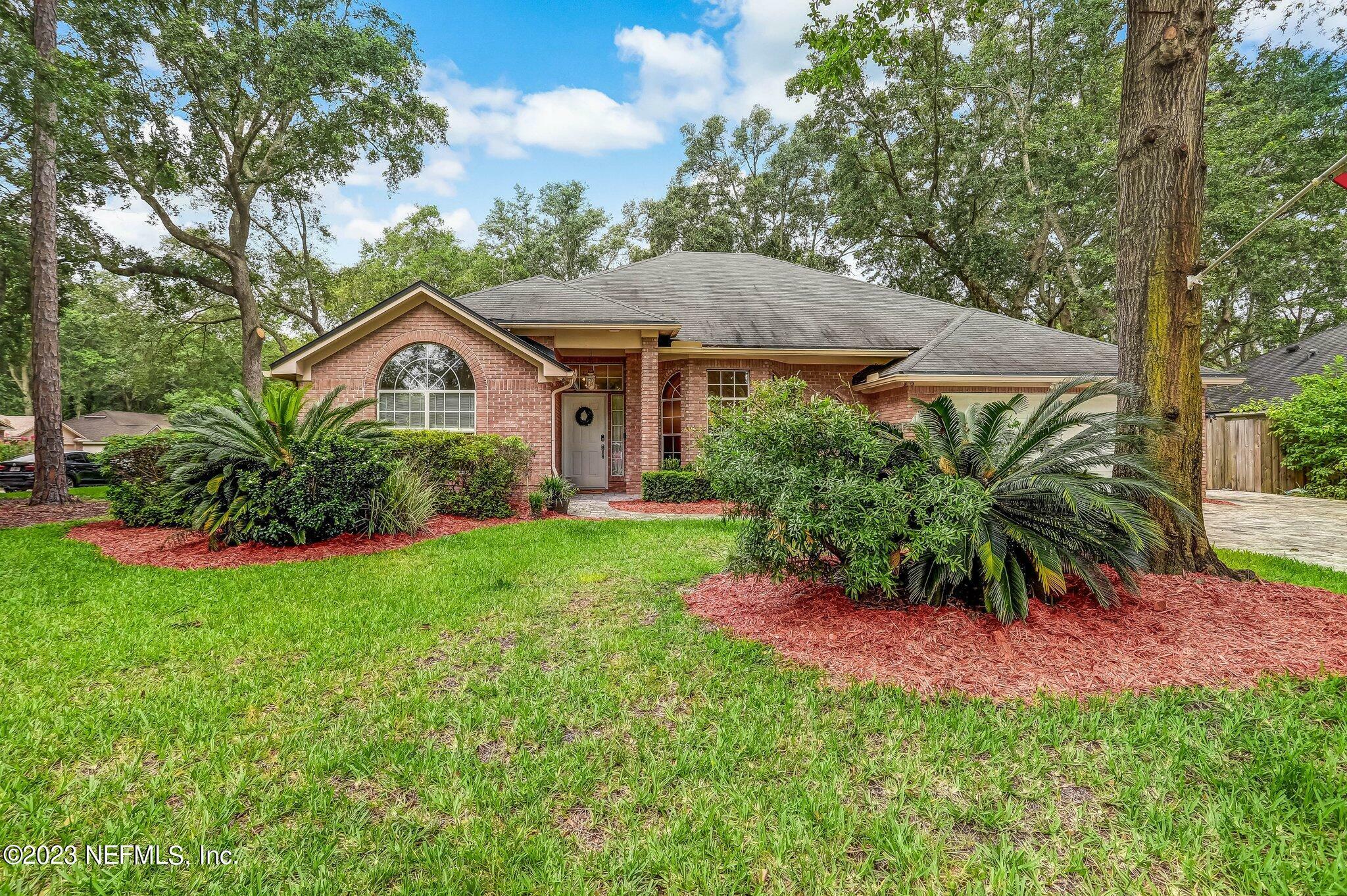 Property Photo: 613 Hummingbird Court FL 32259