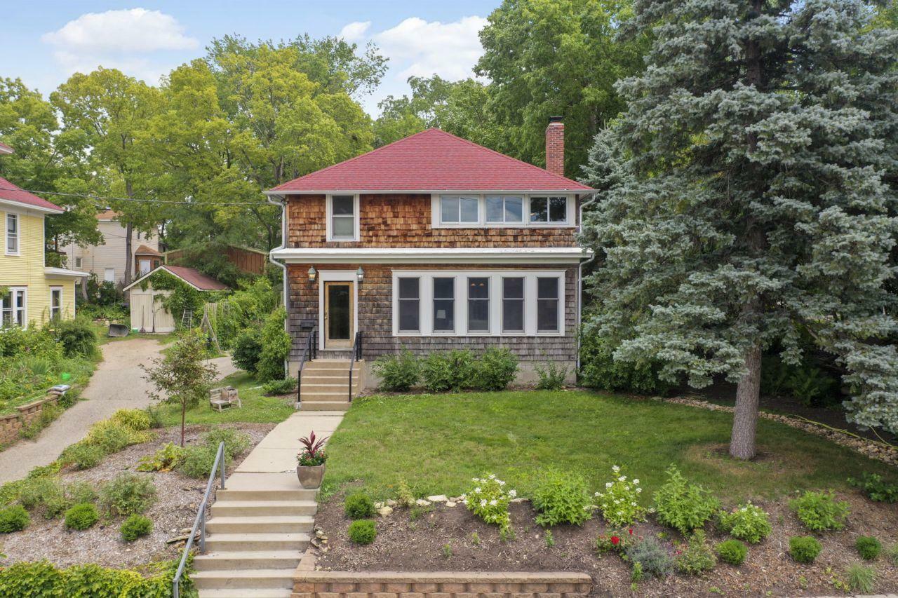 Property Photo: 207 Washington Street MN 55057