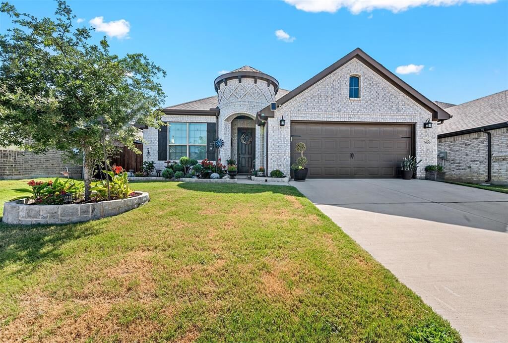 Property Photo: 7620 Bellingham Road TX 76179
