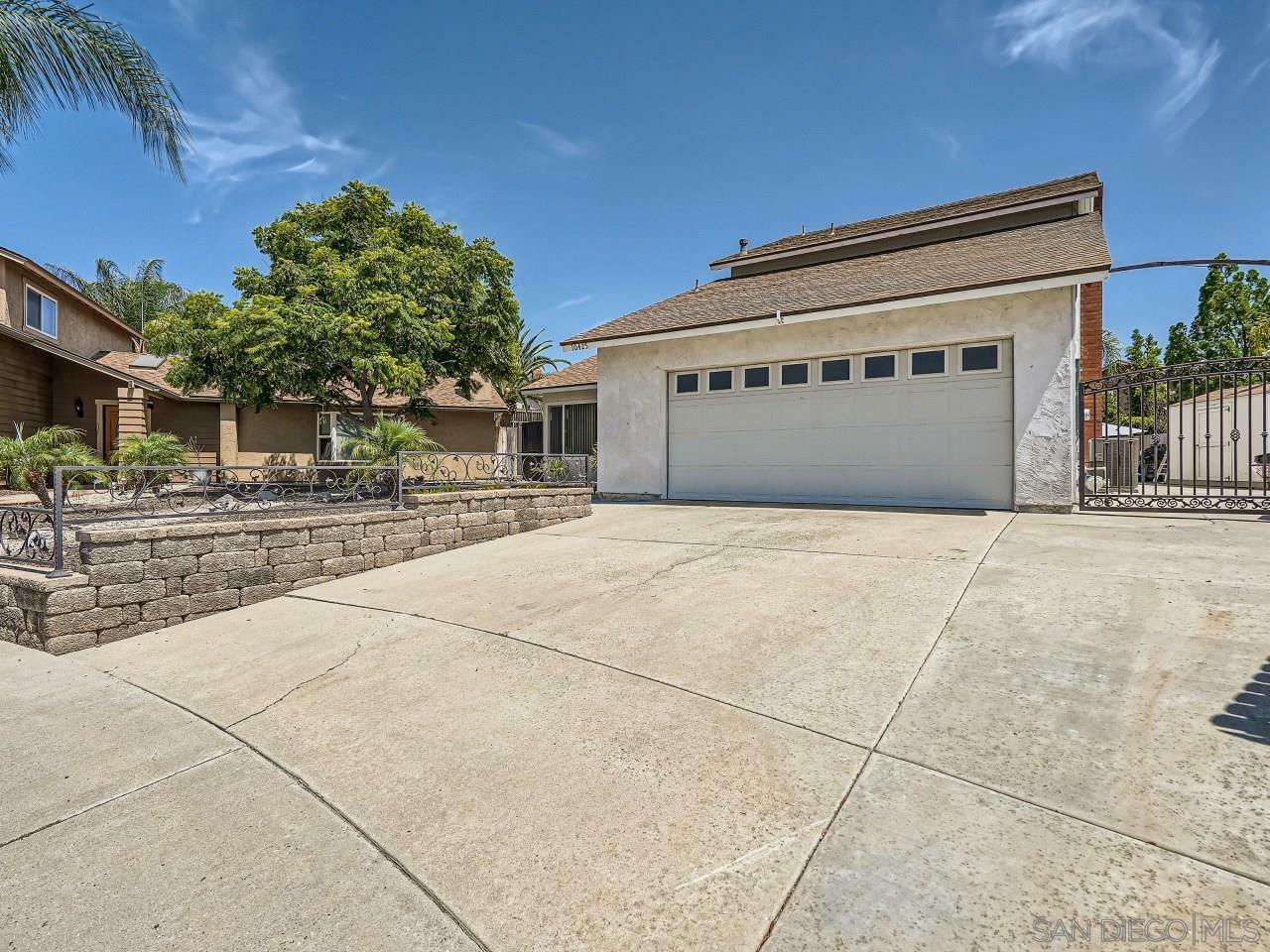 Property Photo: 10425 Tomel Ct CA 92071