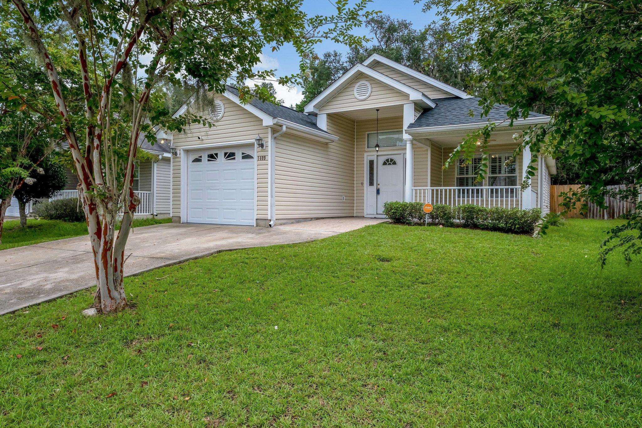 Property Photo:  1409 Crescent Hills Drive  FL 32303 