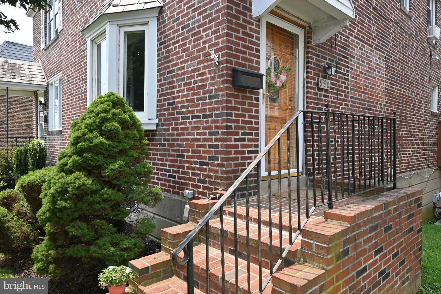 Property Photo: 950 Kenwood Road PA 19026