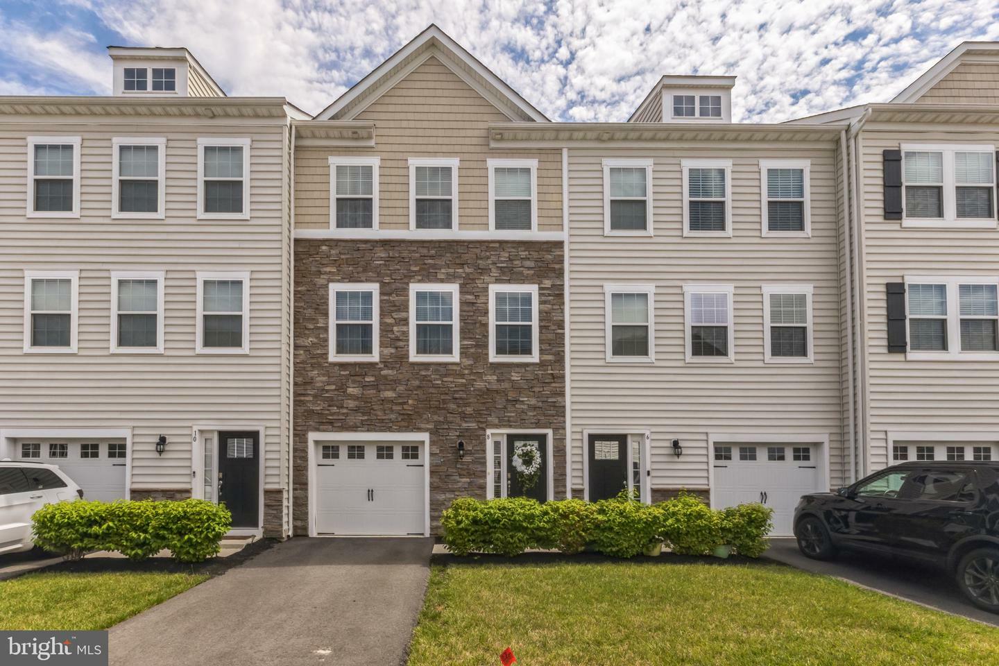 Property Photo:  8 Ravenna Lane  NJ 08054 