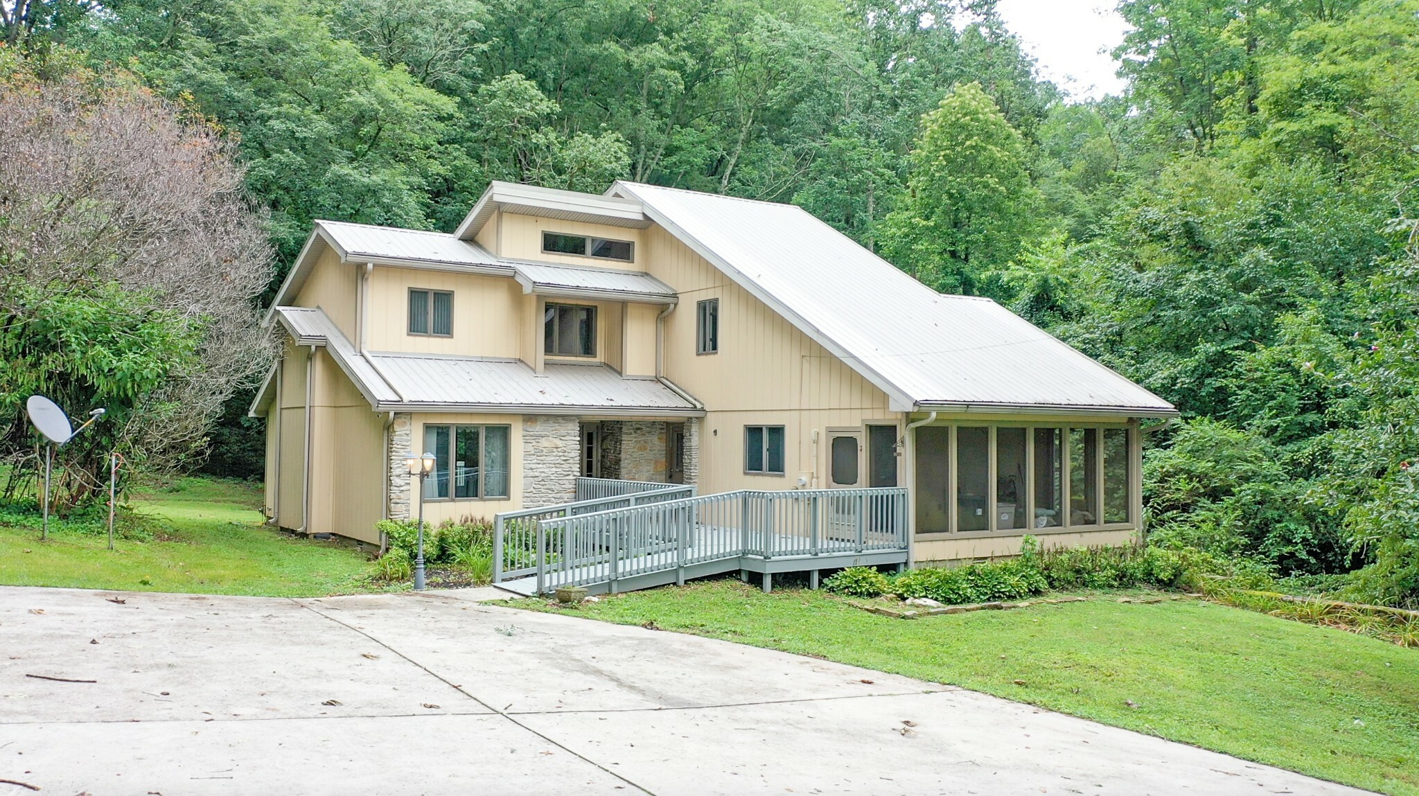 Property Photo:  374 Sarah Ln  TN 37352 