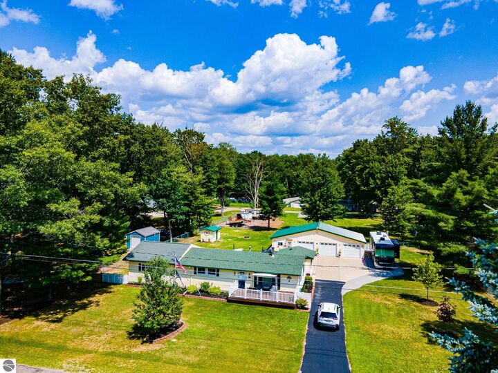 212 Leisure Drive  Houghton Lake MI 48629 photo