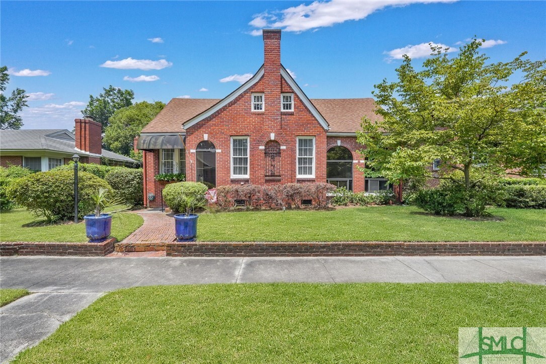 Property Photo:  326 E 56 Street  GA 31405 