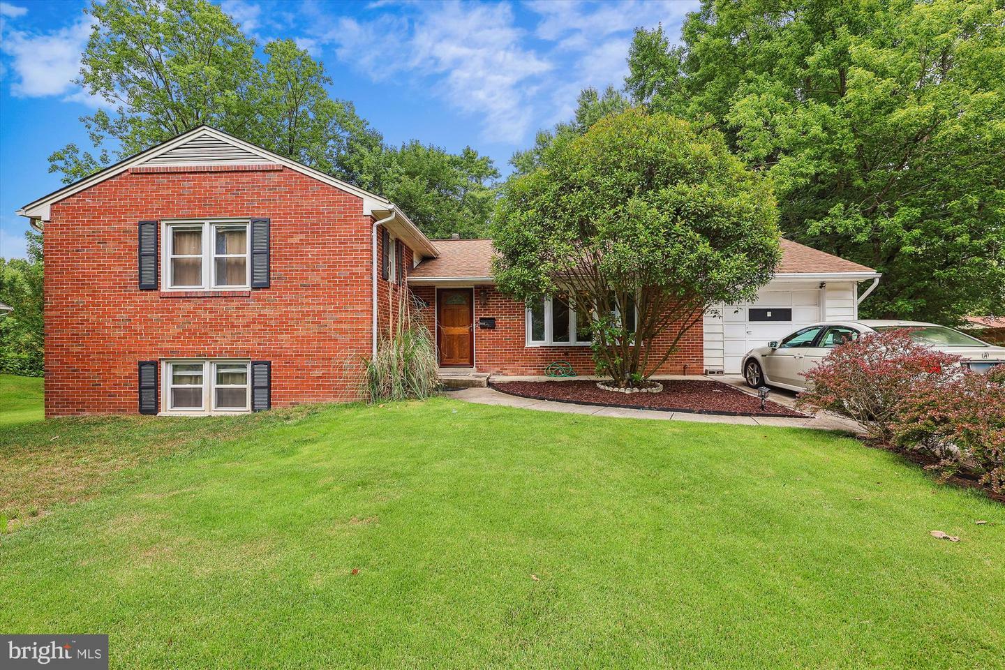 Property Photo: 7210 Lois Lane MD 20706