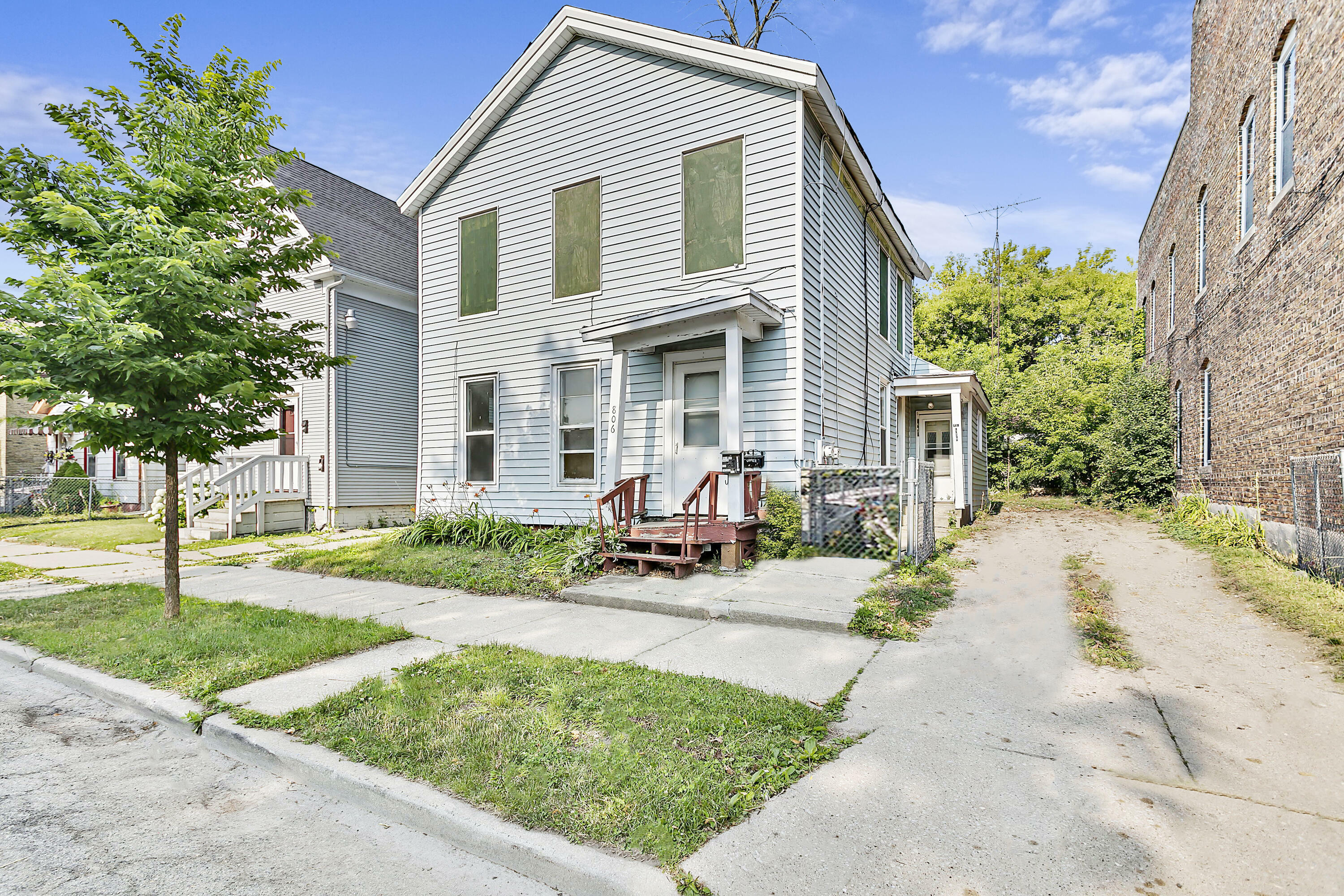 Property Photo:  806 Villa St A  WI 53403 