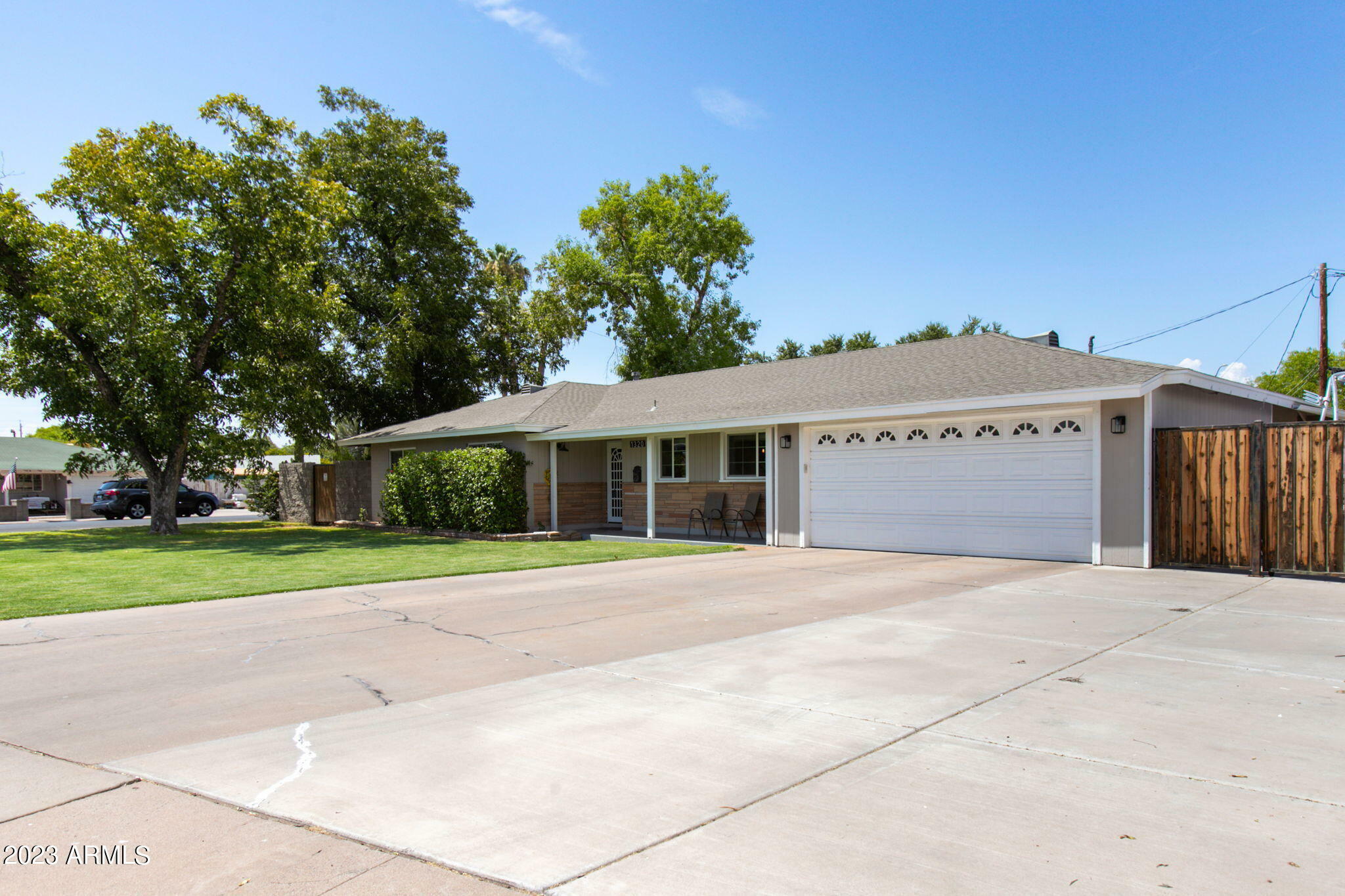 Property Photo:  1320 E Pepper Place  AZ 85203 