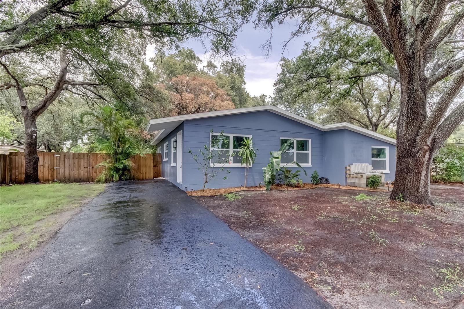 Property Photo: 6225 76th Avenue N FL 33781
