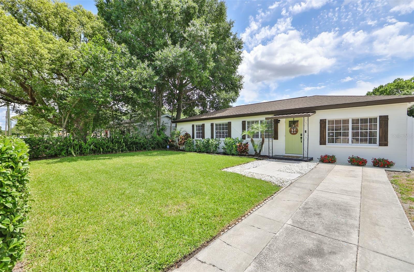 Property Photo:  4002 W Wallace Avenue  FL 33611 