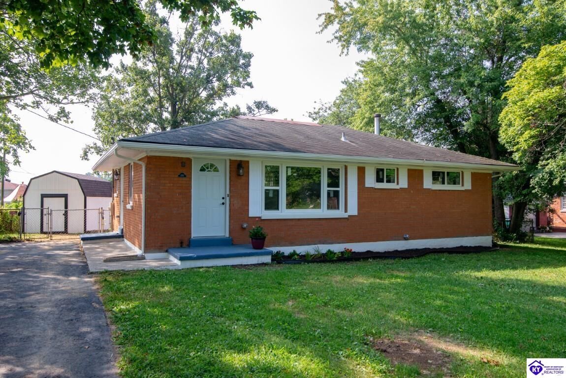 Property Photo: 696 Crescent Way KY 40160