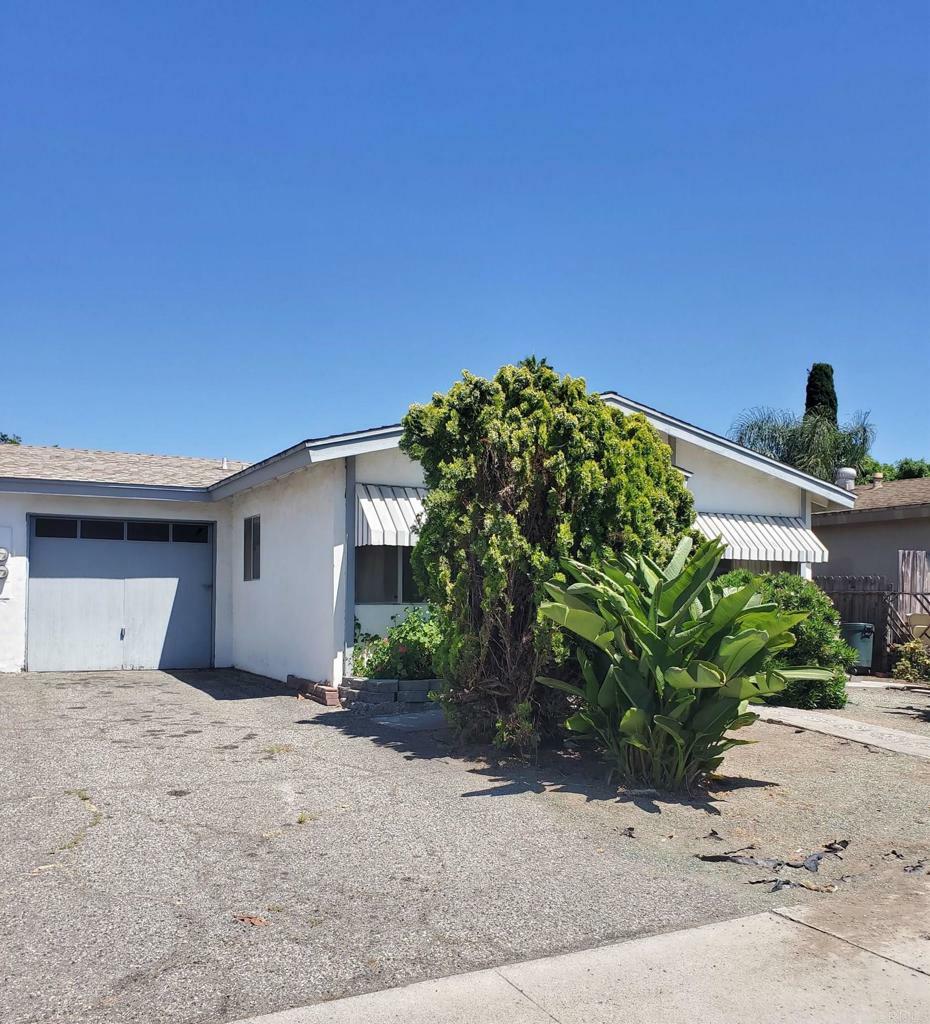 Property Photo:  1635 Calle Dulce  CA 92084 