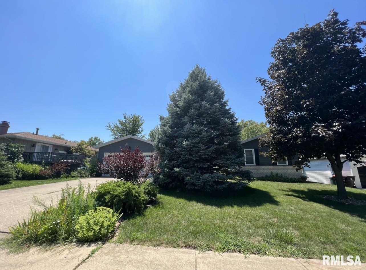 Property Photo:  1720 W Latham Lane  IL 61614 