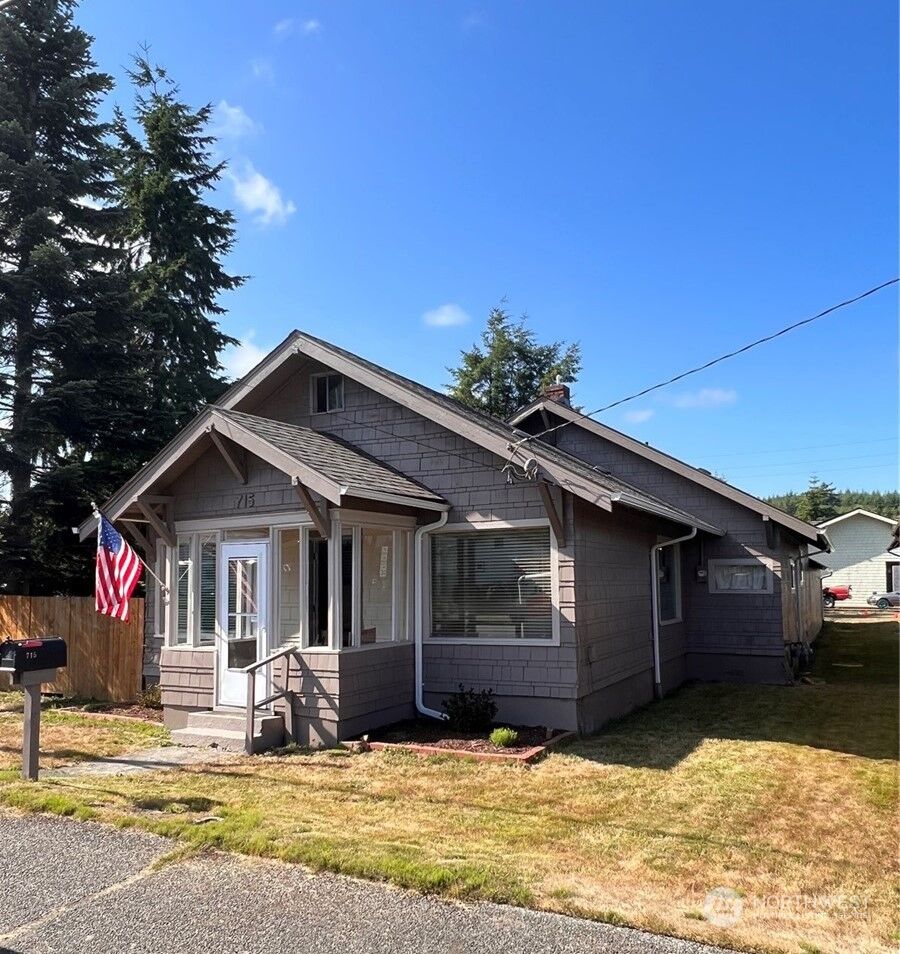 Home for sale in Hoquiam 715 Perry Avenue, Hoquiam, WA 98550