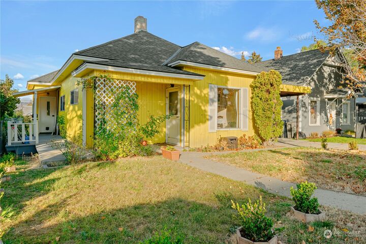 Property Photo:  707 N Water Street  WA 98926 