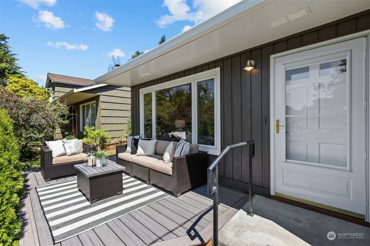 Property Photo:  4158 42nd Avenue NE  WA 98105 