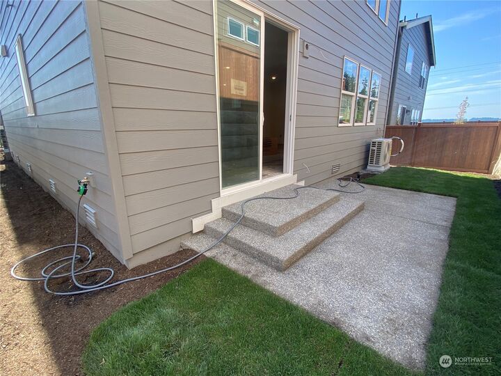 Property Photo: 4325 228th Place SE Mc10 WA 98021