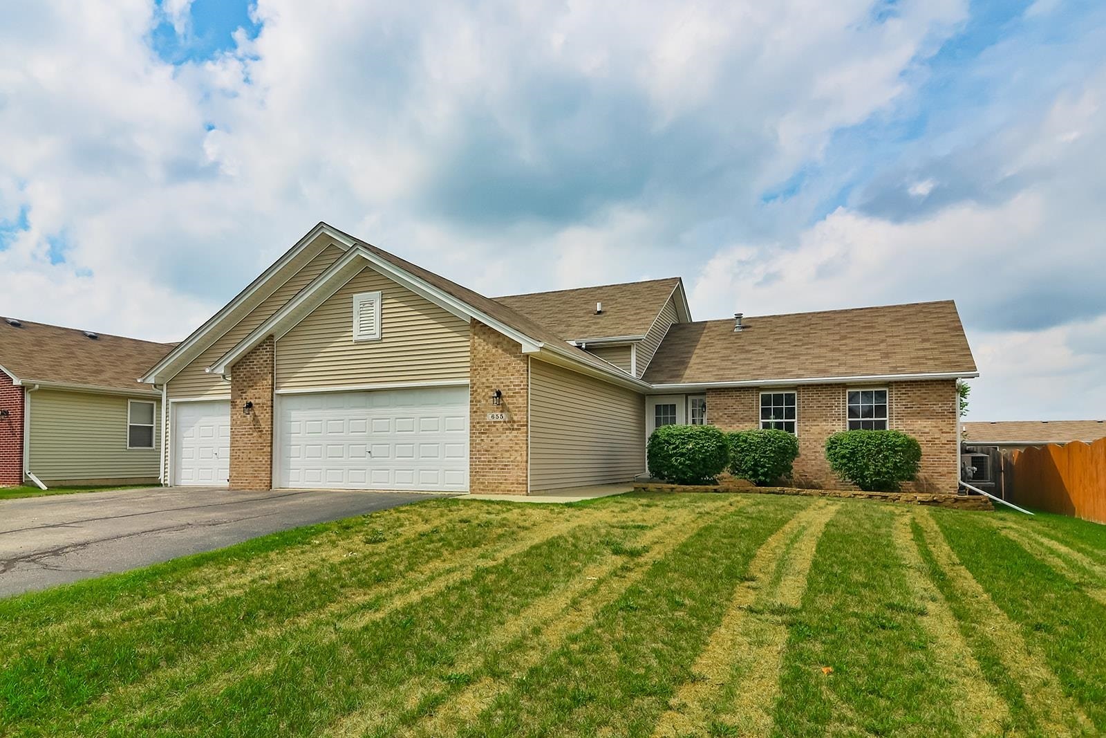 Property Photo:  655 Lanae Way  IL 61080 