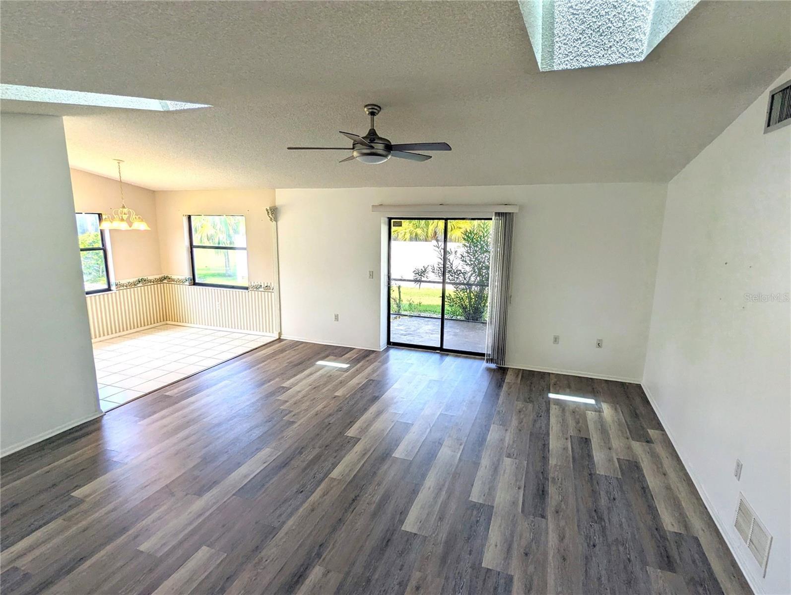 Property Photo: 2458 Wood Oak Drive FL 34232