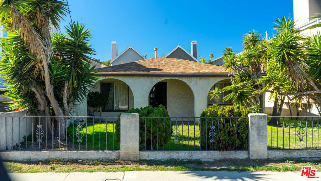 Property Photo: 1611 Steinhart Avenue CA 90278
