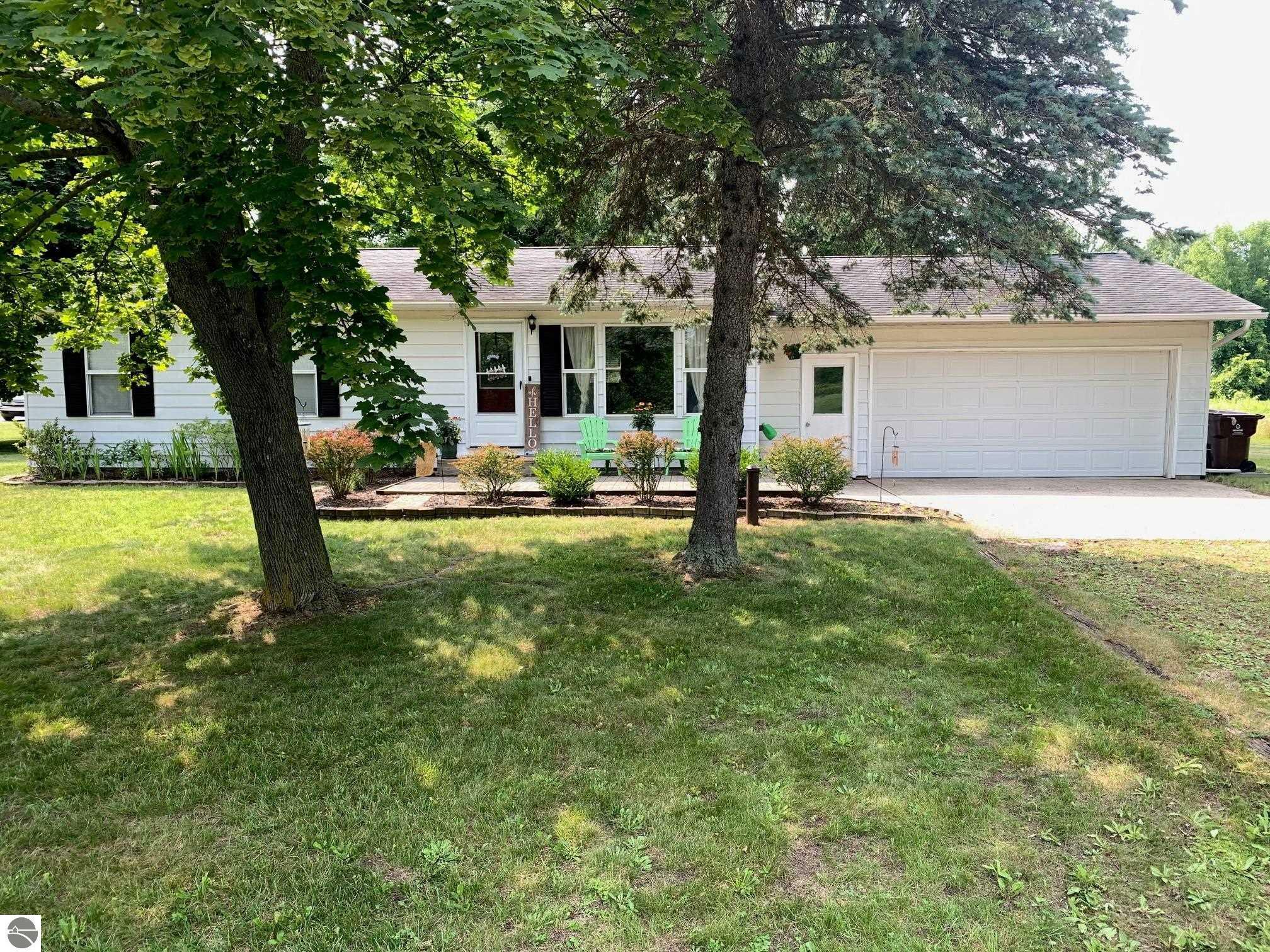 Property Photo:  2090 Ben Drive  MI 48858 