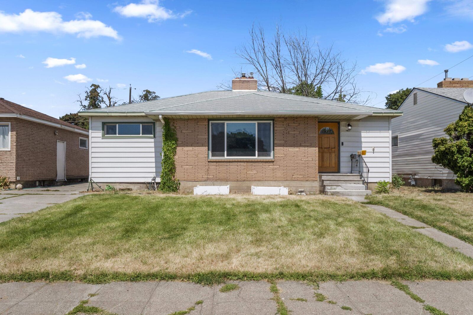 Property Photo: 1417 E Dalton Ave WA 99207