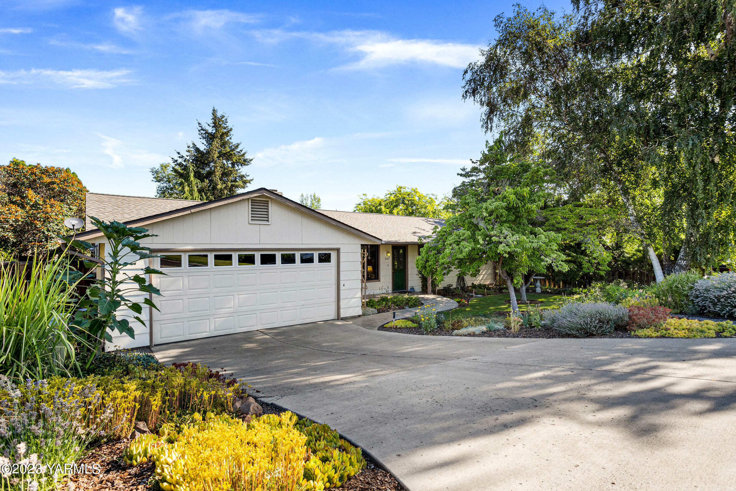 Property Photo:  507 Terrace Dr  WA 98942 