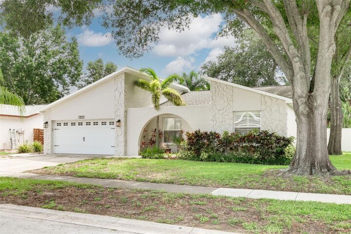 Property Photo: 1823 Willow Oak Drive W FL 34683