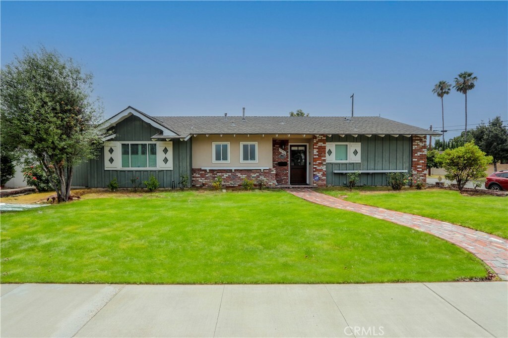 Property Photo:  1352 W Roberta Avenue  CA 92833 