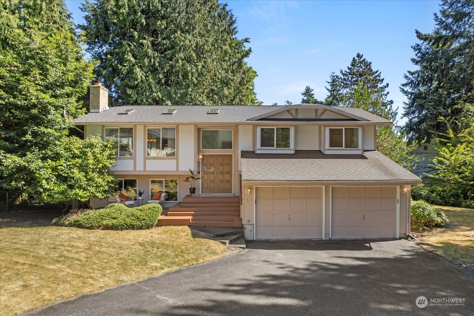 Property Photo:  19614 32nd Avenue NE  WA 98155 