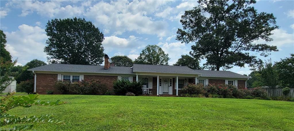 Property Photo:  395 Robinhood Road  NC 28659 