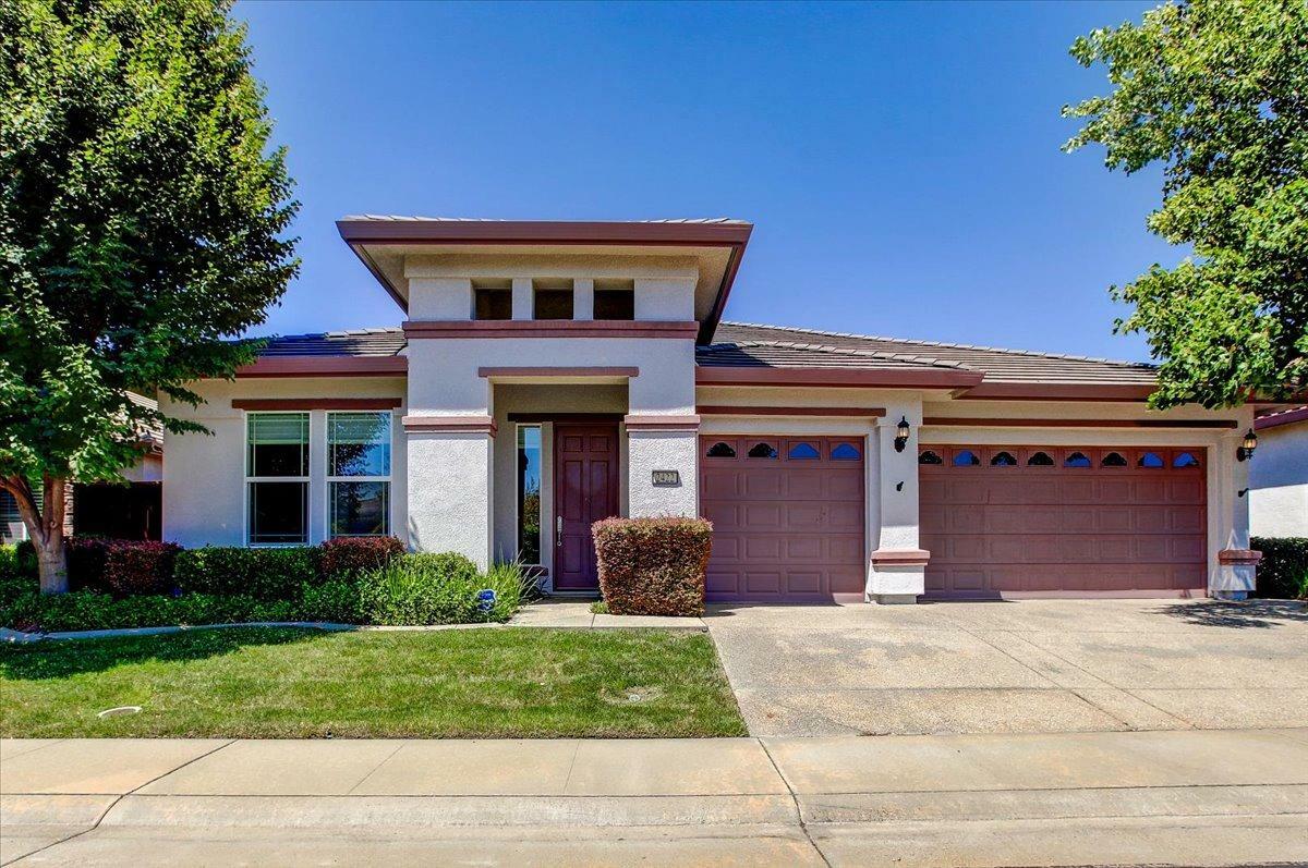 Property Photo: 2422 Langtree Drive CA 95747